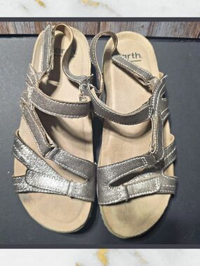 Earth Origins Metallic Pewter Silver Leather Adjustable Strappy Comfort Sandals